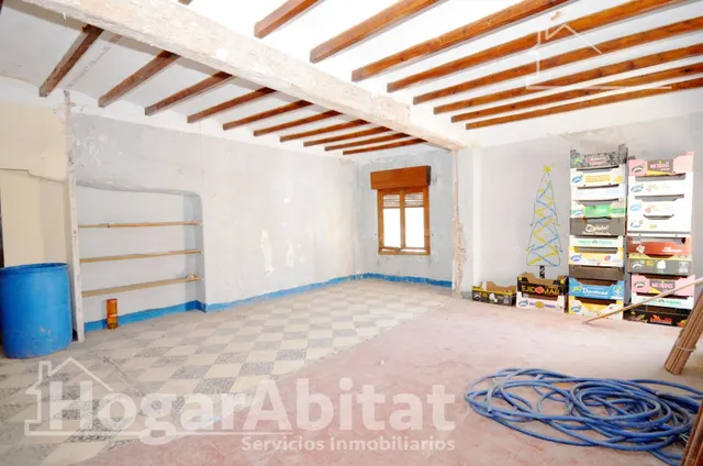 ¡OPORTUNIDAD DE INVERSIÓN! CASA ESQUINERA PARA REFORMAR CON  - foto 4