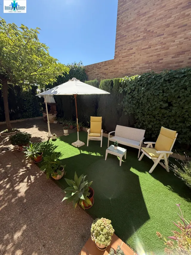 INMOHOUSE VENDE PAREADO — 28