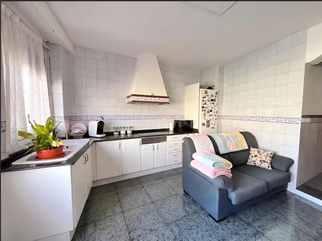 Amplia vivienda con terraza junto al mar - foto 3