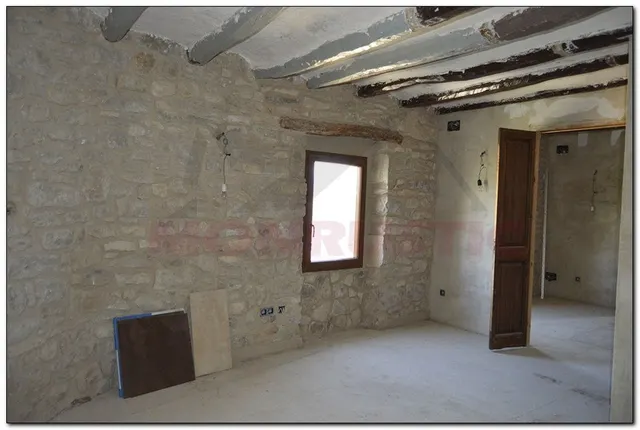 CASA DE PIEDRA ESQUINERA DE 257 M2 PRCTICAMNTE REFORMADA DE PIEDRA, 3 DORMITORIOS SUITES. — 33
