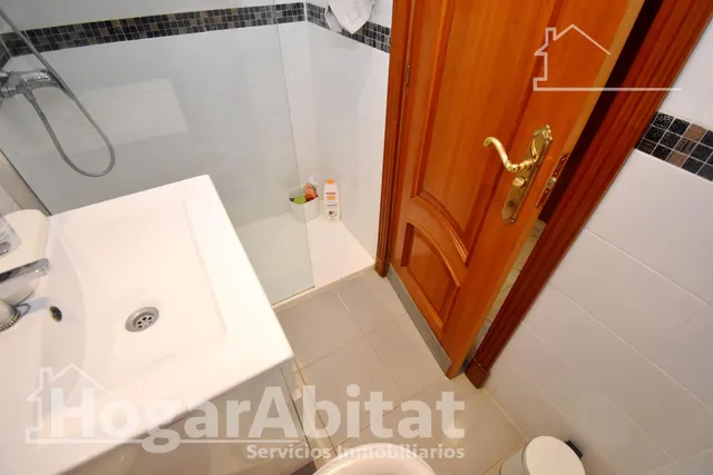 Atractivo chalet amplio con piscina privada, garaje y terraza, todo amueblado y cerca de la playa. — 42
