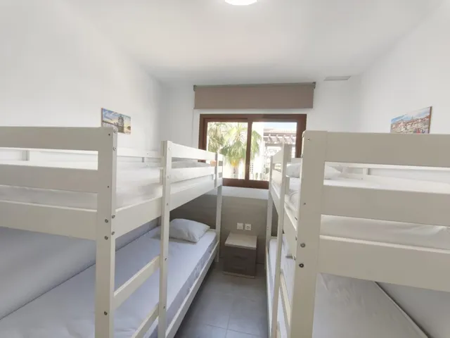 Amplio apartamento de 3 dormitorios a 600 metros de la playa y servicios — 14