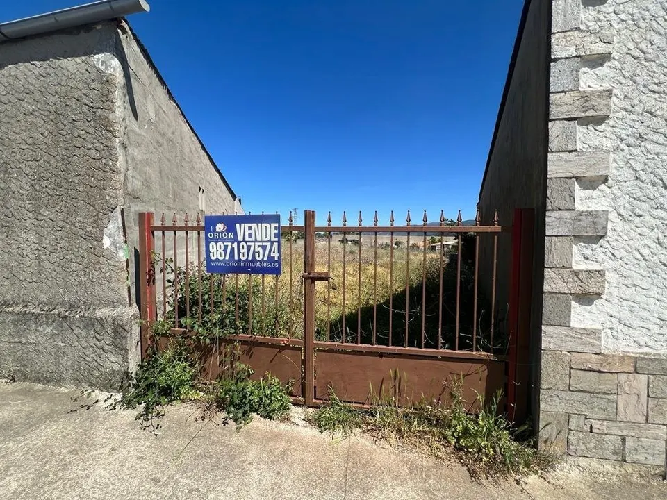SOLAR EN VENTA EN EL CENTRO DE CONGOSTO