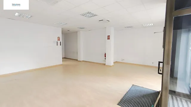 LOCAL DE 1100 M2 EN ZONA FERIA — 8