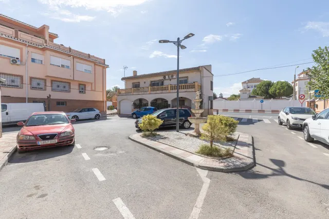 Casa en Armilla con terraza, patio y amplia cochera — 39