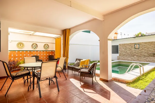 Espaciosa vivienda pareada con jardín, piscina, garaje y gran terraza en Mairena del Aljarafe — 8