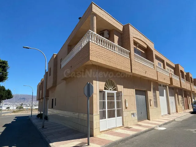 Casa 4 habitaciones 148m² en venta - Carretera La Mojonera
