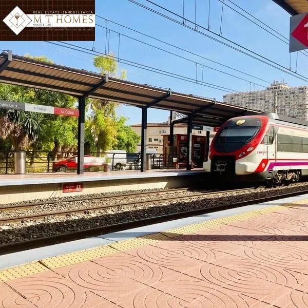 Elegante apartamento con vistas al parque y la piscina – 500 metros de playamar, tren y todos los servicios – urbanización privada con zonas ajardinadas — 16