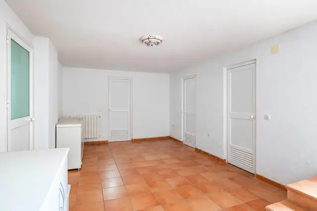 Fabulosa casa con patio ajardinado en Gelves, a diez minutos del centro de Sevilla. — 31
