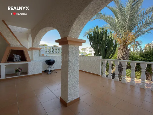 Novedad! Espectacular Bungalow con enorme terraza y ubicación privilegiada + Piscina comunitaria con zonas ajardinadas — 25