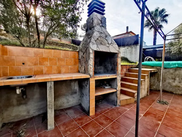 Soleado con magníficas vistas y zona de barbacoa con piscina — 6
