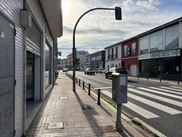 Local comercial a estrenar con gran fachada y máxima visibil - foto 5