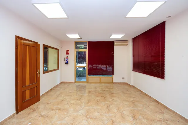 Local de 50 m2 cerca del centro de Granada con posibilidad de cambio de uso a vivienda — 13