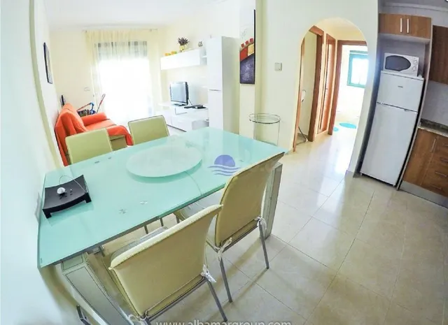 Apartamento en Albamar con 2 dormitorios y jardin - foto 4