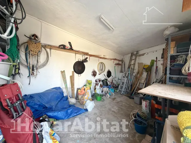 CHALET CON PISCINA, GARAJE Y TERRAZA — 38