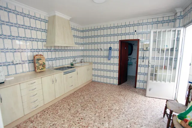 Casa de pueblo 4 habitaciones, planta baja con patio, garaje y gran potencial en La Palma — 28