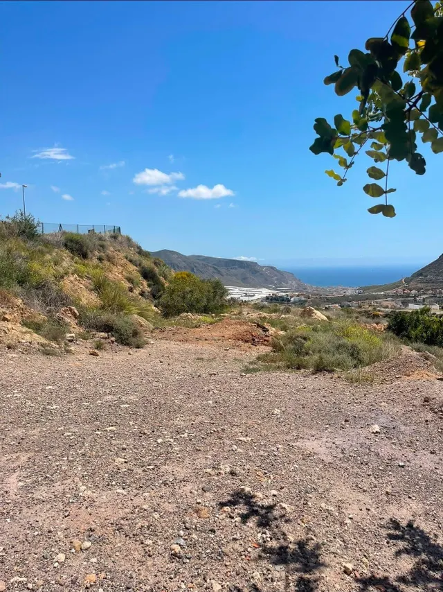 IMPRESIONANTE PARCELA CON VISTAS AL MAR CON PROYECTO Y PERMI - foto 3