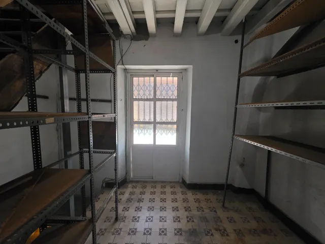 ¡Descubre el potencial de esta joya arquitectónica en el corazón del vibrante barrio de Feria! — 15