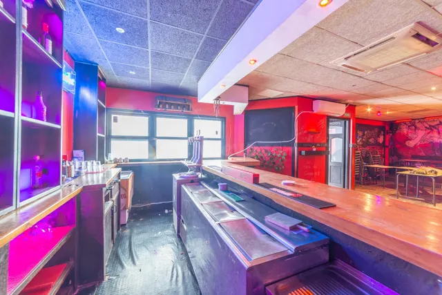 Local comercial 124m² en venta - Centro — 4