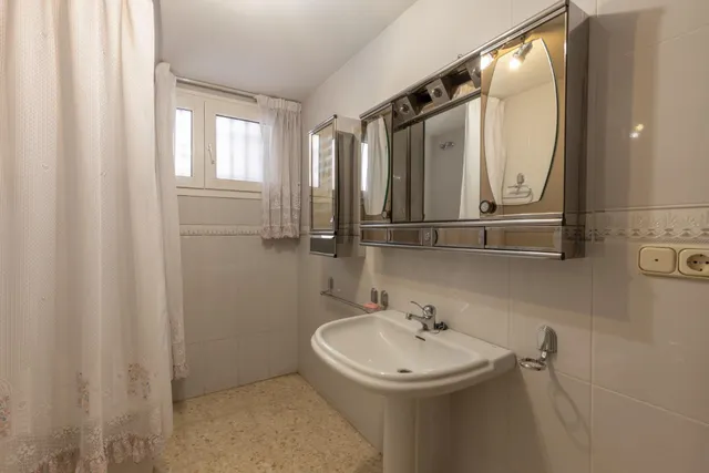 Complejo industrial con vivienda en Alhendín con 2500 metros cuadrados — 34