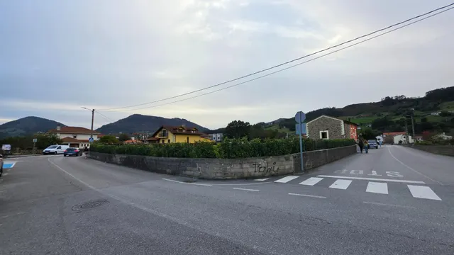 ¡Oportunidad única en Los Corrales de Buelna! Espectacular parcela urbana en esquina — 9