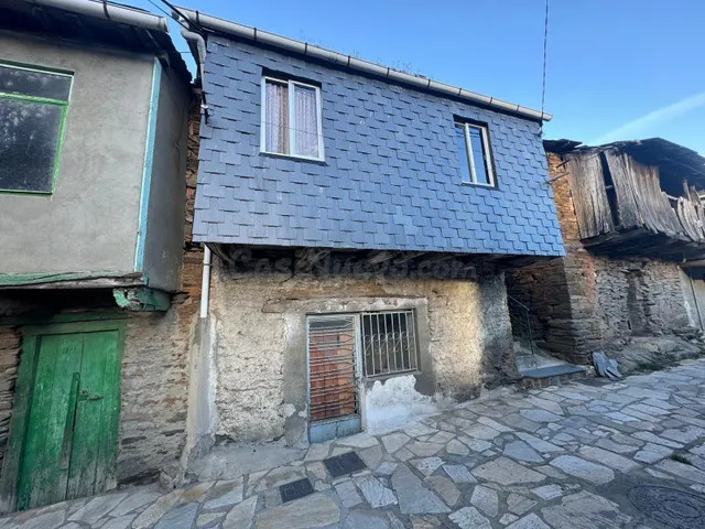 SE VENDE CASA EN CASAIO (PUENTE DOMINGO FLOREZ) - foto 2