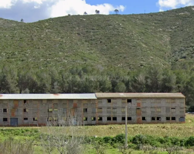 Nave industrial 3 habitaciones 2055m² en venta - Comunidad v