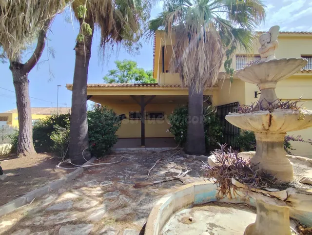 Espectacular villa con piscina y amplios jardines en los urrutias — 33