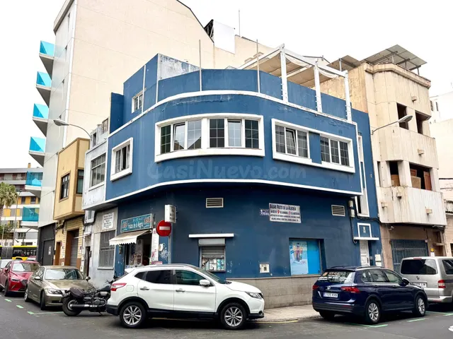 Edificio independiente junto a Las Canteras: inversión con r