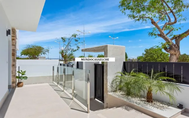 CHALET DE DISEÑO CON PISCINA PROPIA — 6