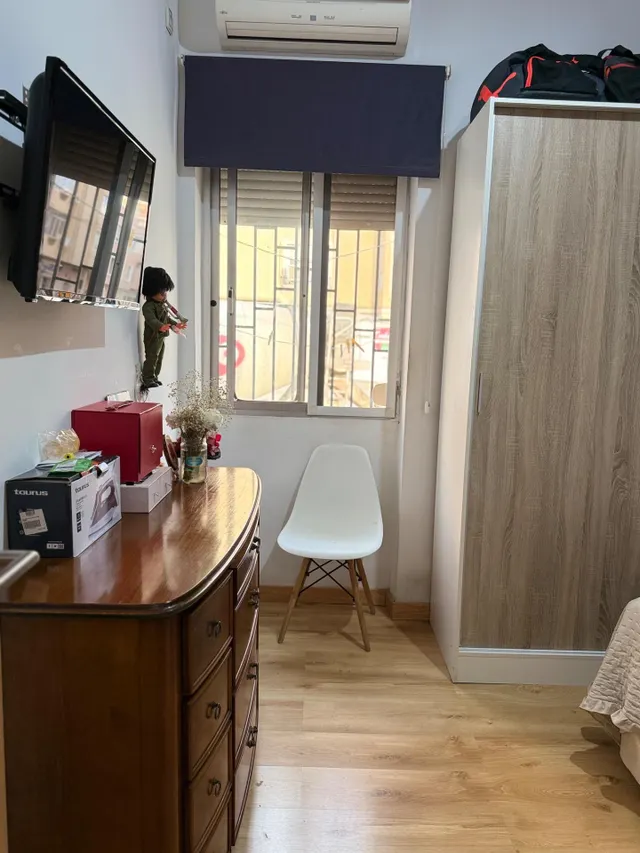 Piso de 2 dormitorios en eugenio gross – Málaga  230.000 € — 34