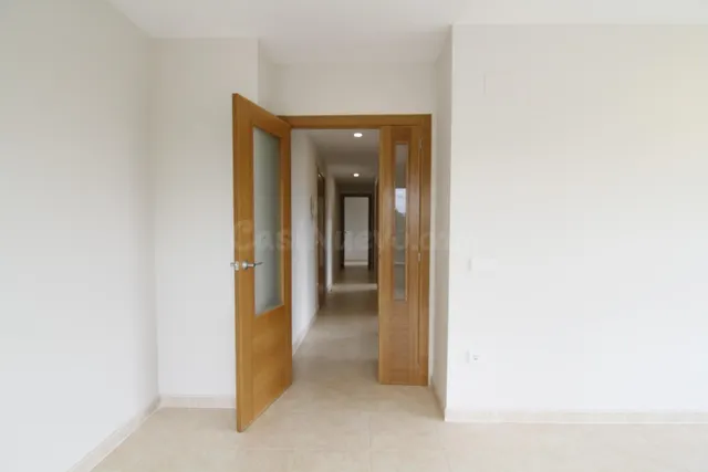 ¡PLANTA BAJA CON GRAN TERRAZA EN VENTA EN NULES! - foto 3