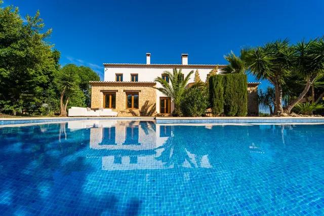 Estupenda Casa con Piscina, Gimnasio, Cine; en Benisa Alicante. — 2