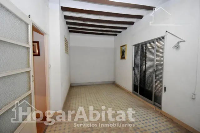 Extraordinaria finca con local comercial y múltiples posibilidades de reconversión a reformar en pleno centro — 10