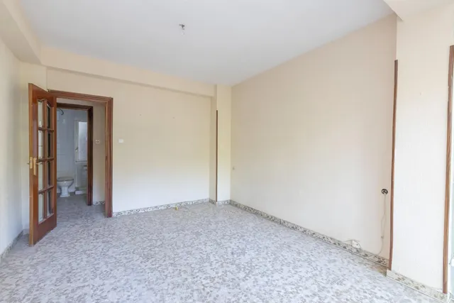 Piso en esquina con terraza y vistas a Plaza Mariana Pineda, Granada — 27