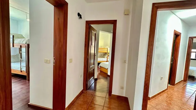 Chalet independiente con 5.318 m2 de parcela y vistas al mar en Candelaria — 33