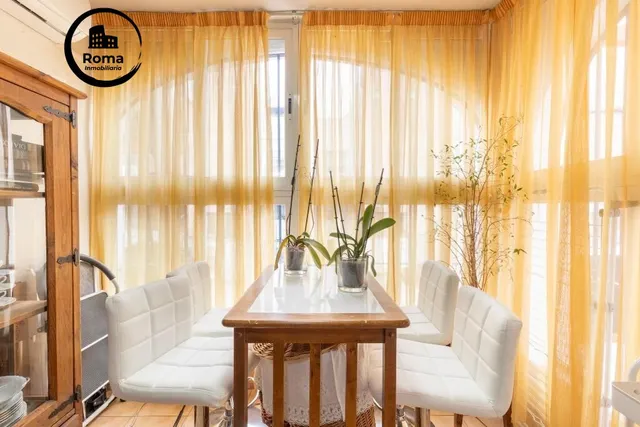 Casa adosada en urbanización con piscina junto al Ferial — 38
