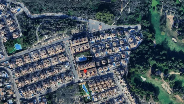 Ático con amplio solárium y piscina comunitaria en Villamartin, Orihuela Costa — 27