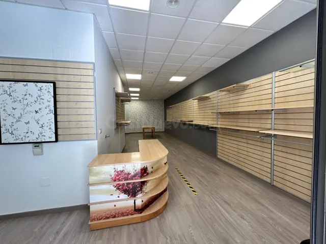 SE VENDE O SE ALQUILA LOCAL COMERCIAL EN PLENA CALLE PEATONA