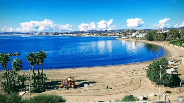 Ático dúplex con terrazas en Bahía Dorada - Estepona - foto 2