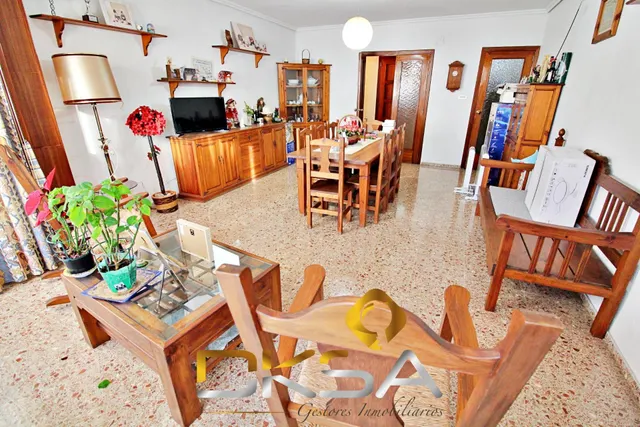 Amplia casa en venta en la calle Calvario de Vila-real - foto 4
