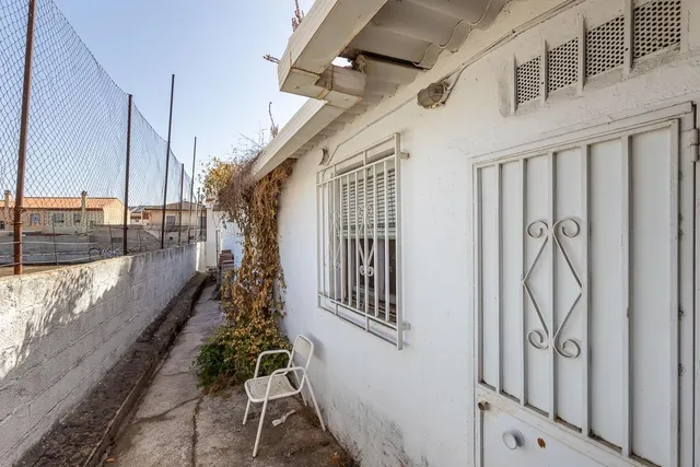 CASA CON NEGOCIO EN ALHENDIN — 24