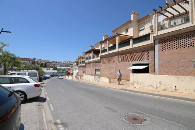 SE ALQUILA LOCAL COMERCIAL DE 180 M2 — 12