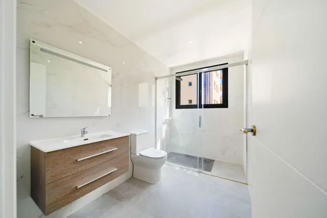Chalet independiente en venta en Calle de la Roca Negra — 16