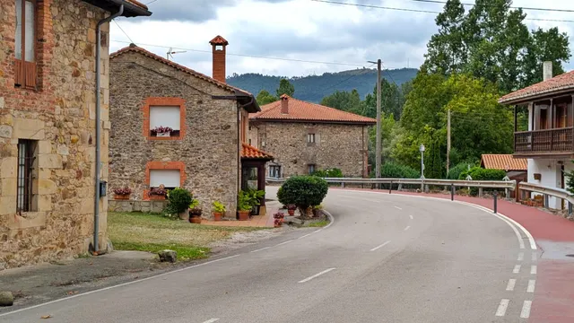 VIVIENDA Y NEGOCIO EN PIELAGOS — 41