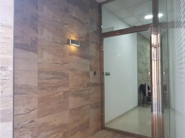 Se vende o alquila oficina en zona Puente de la Virgen — 4