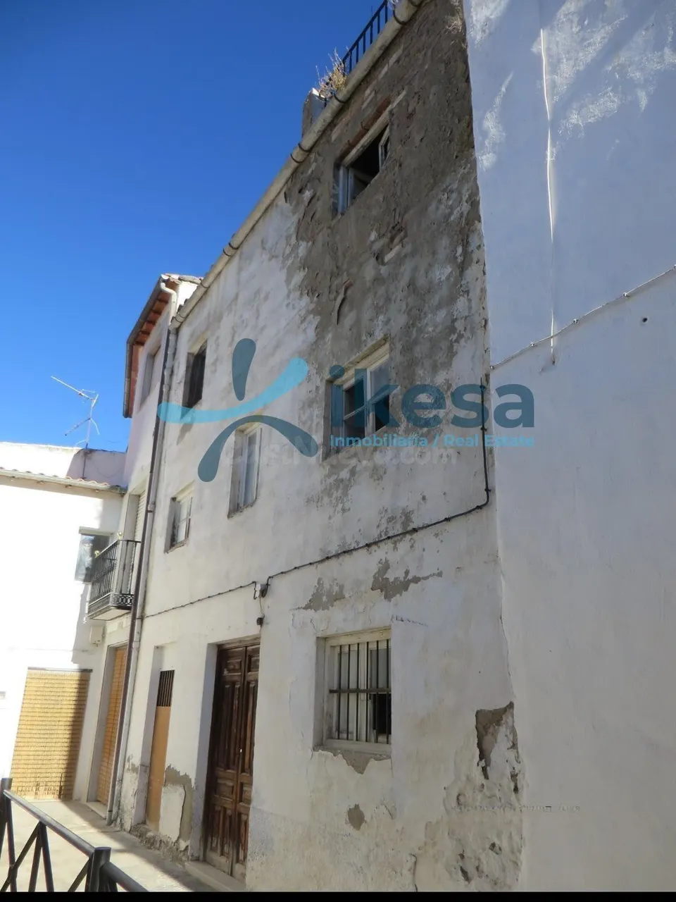 Venta de Casa en Torres, Jaén. Para Reforma Intregral.