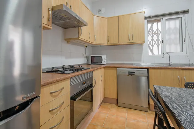 BAJO CON DISTRIBUCIÓN DE VIVIENDA Y PATIO EN GRAU DE VALENCIA — 16