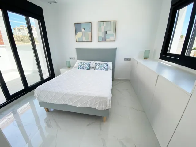 CHALET DE DISEÑO INDEPENDIENTE CON PISCINA — 25
