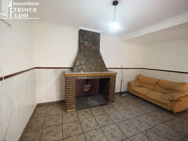 Amplia Casa en Tomelloso a Reformar por €120,000 — 11